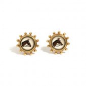 ESSEX CRYSTAL EARCLIPS
Consist