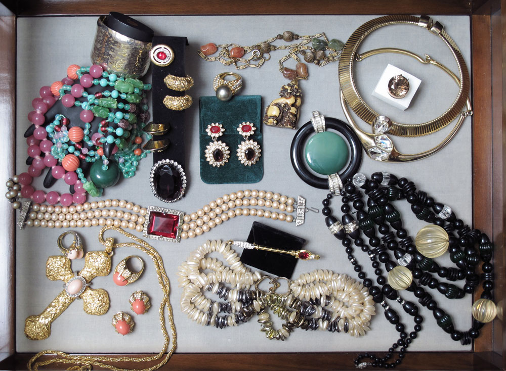 ESTATE ASSORTMENT OF KENNETH J LANE