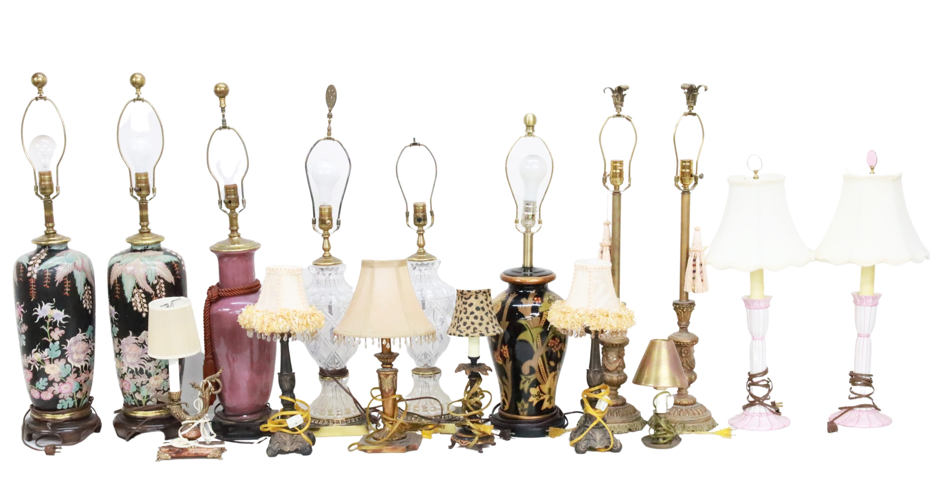 ESTATE LOT OF 16 MISC. LAMPS 16