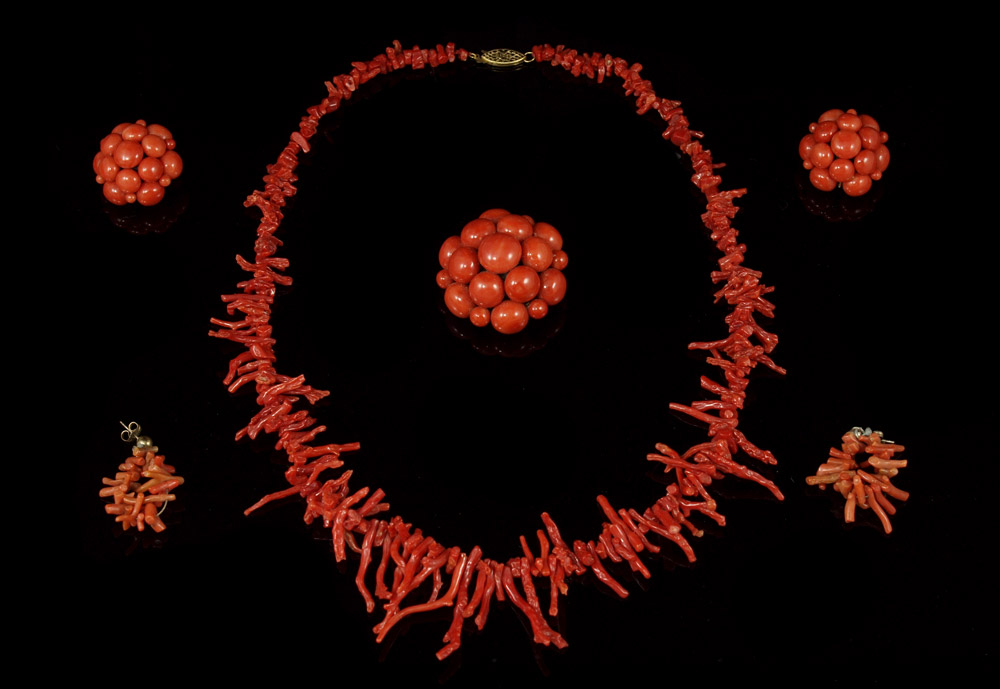 ESTATE LOT OF CORAL JEWELRY: Red