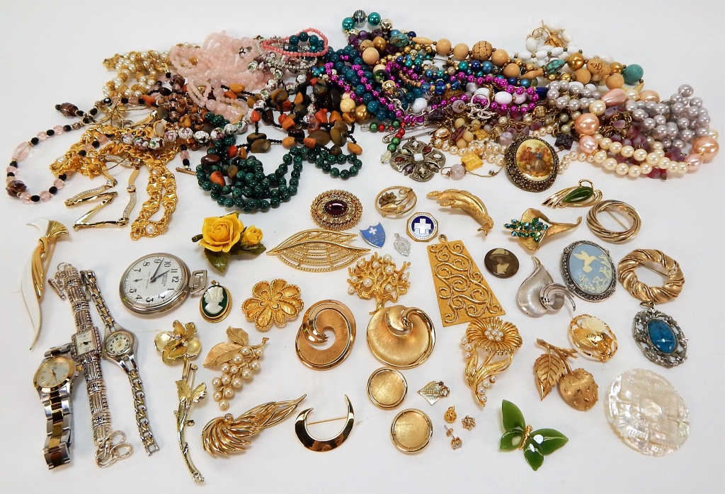 ESTATE VINTAGE COSTUME JEWELRY