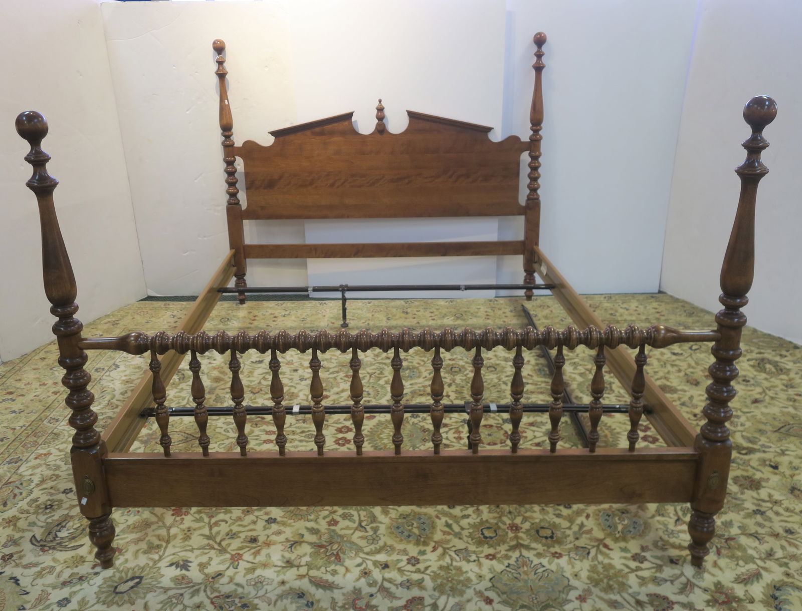 ETHAN ALLEN QUEEN SIZED MAPLE