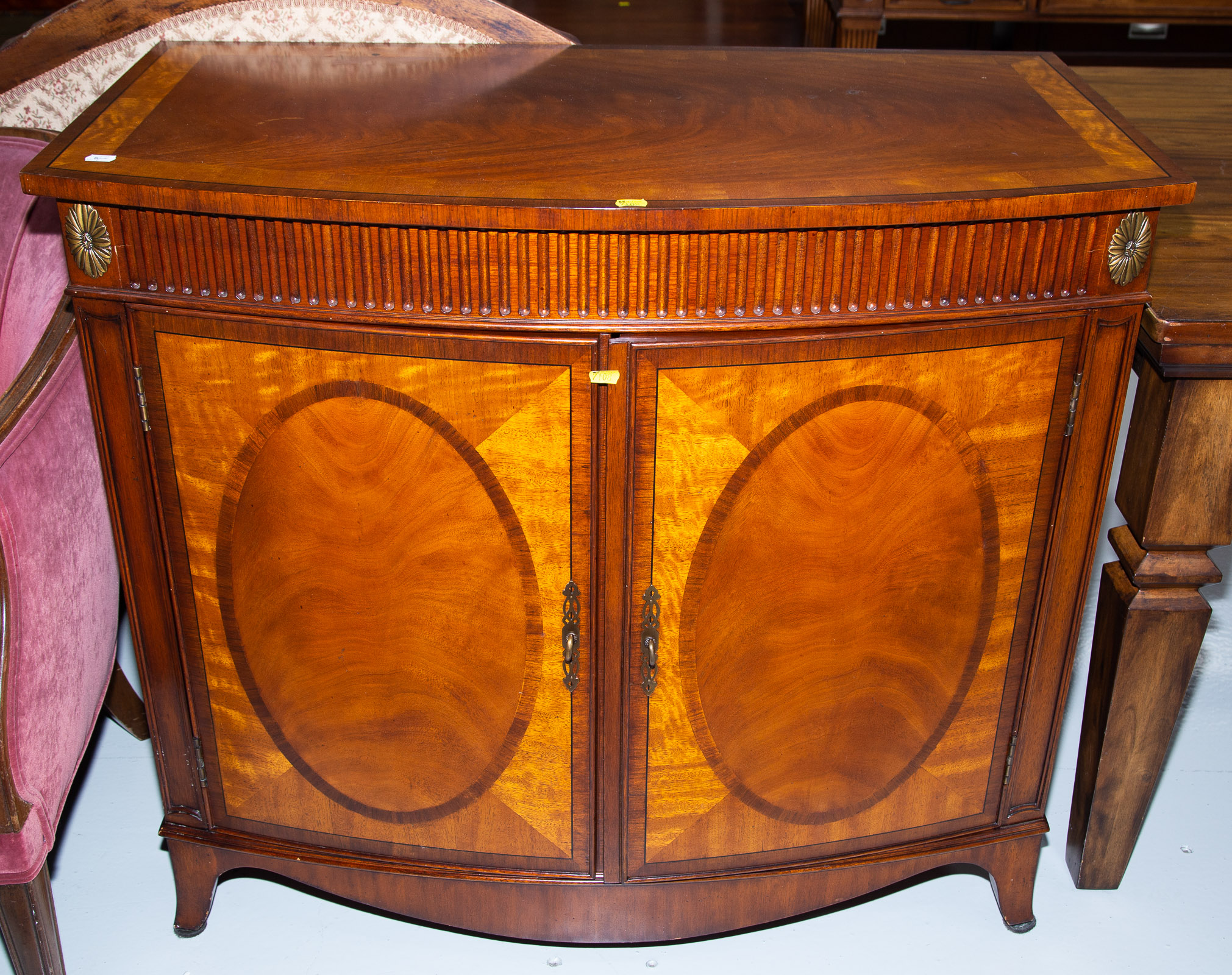 ETHAN ALLEN REGENCY STYLE BANDED