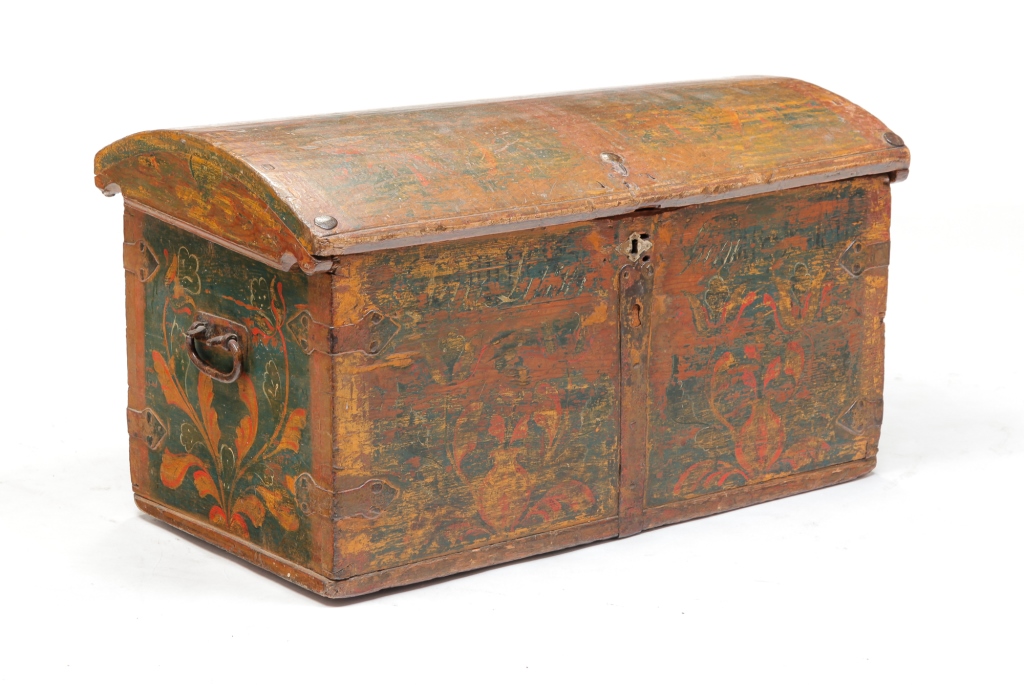 EUROPEAN DECORATED IMMIGRANT CHEST.
