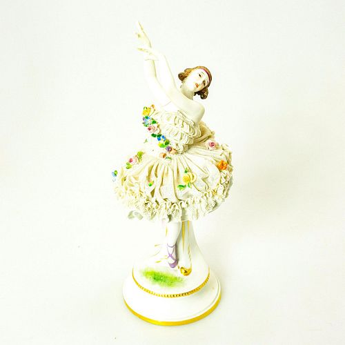 EUROPEAN PORCELAIN FIGURINE