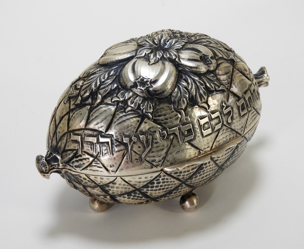 EUROPEAN SILVER ETROG BOX