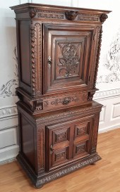 EUROPEAN WALNUT RENAISSANCE ST