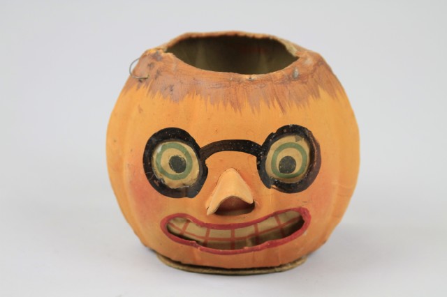 EXAGGERATED NOSE JACK-O-LANTERN