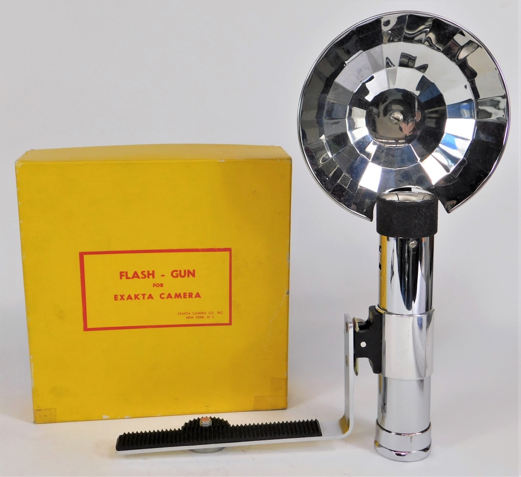 EXAKTA FLASH GUN IN ORIGINAL BOX