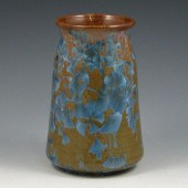 Excellent vase with crystallin
