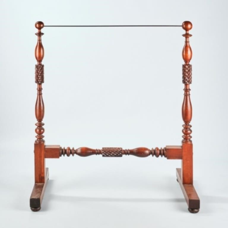EXCEPTIONAL CHERRY QUILT STANDThe