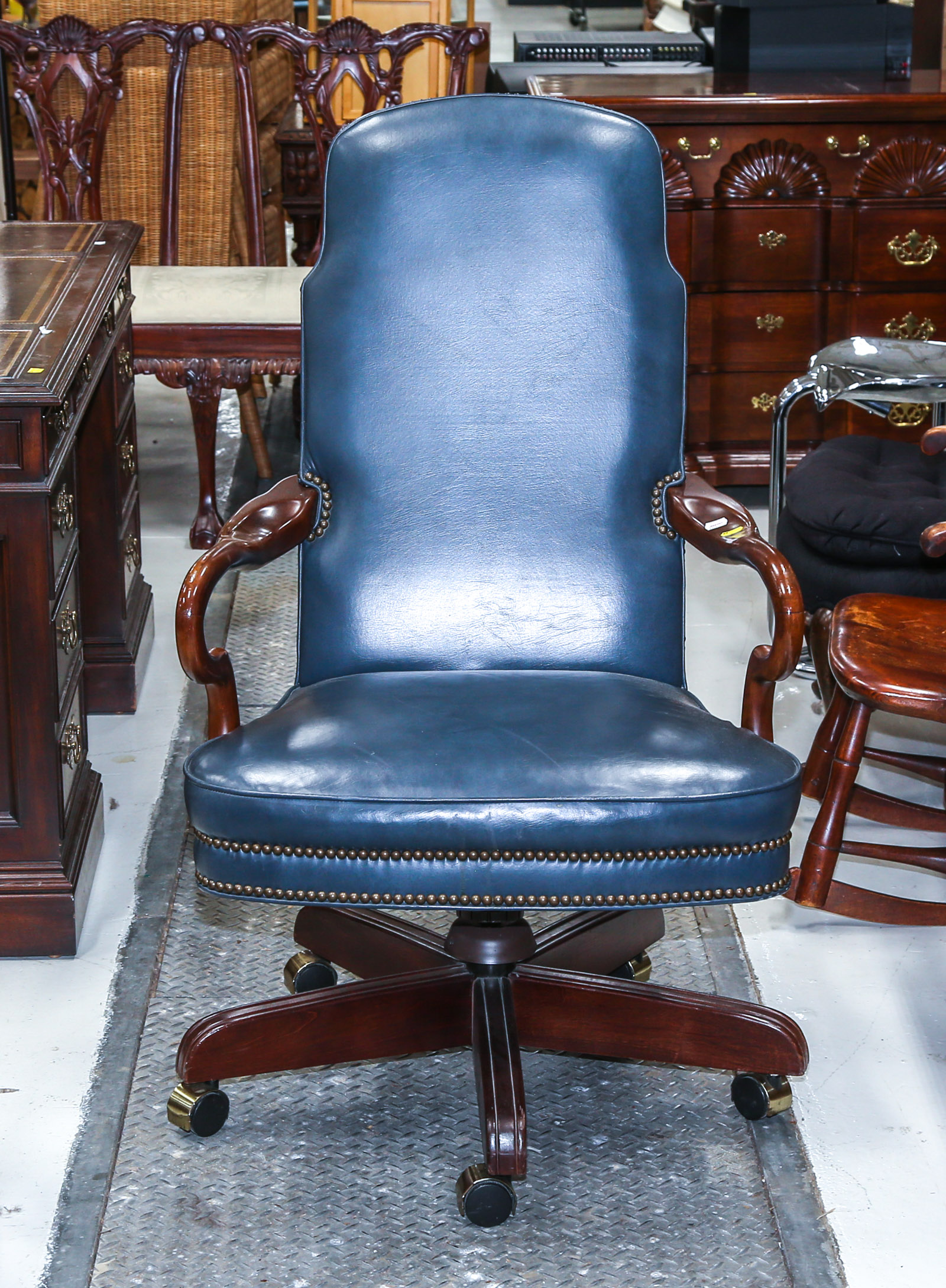 EXECUTIVE SWIVEL DESK CHAIR