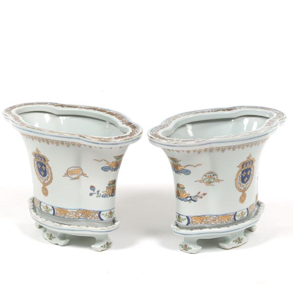 EXPORT ARMORIAL CHINESE PAIR OF