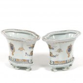 EXPORT ARMORIAL CHINESE PAIR O