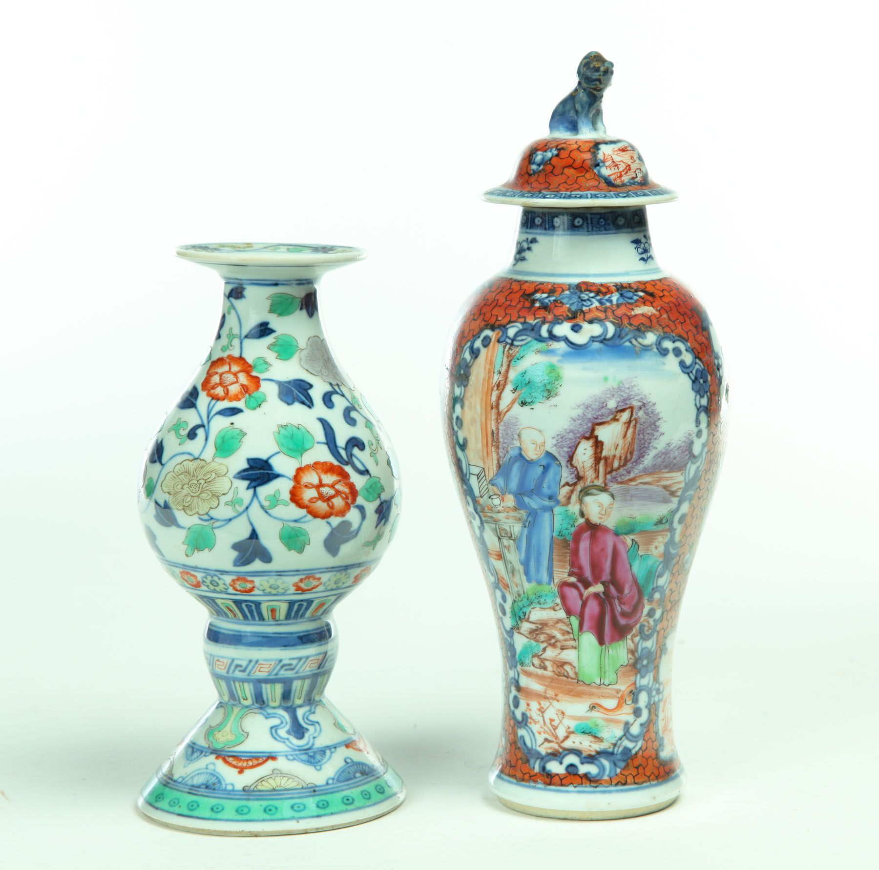 EXPORT-STYLE COVERED URN AND VASE.