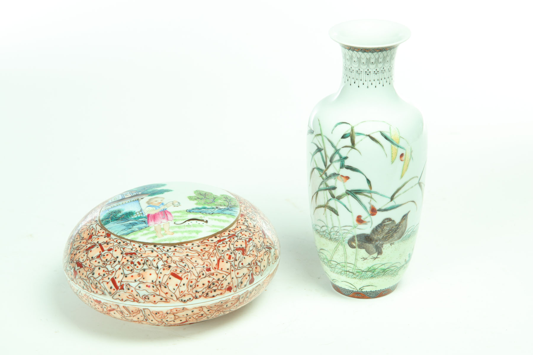 EXPORT-STYLE VASE AND COVERED BOWL.
