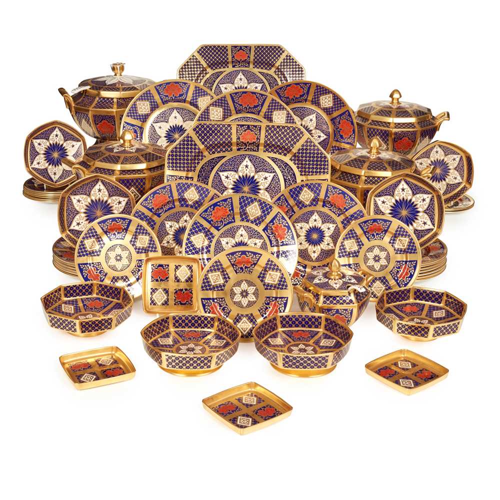 EXTENSIVE CAVERSWALL IMARI DINNER