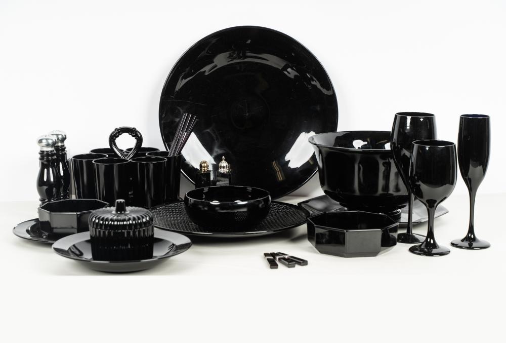 EXTENSIVE FRENCH BLACK GLASS