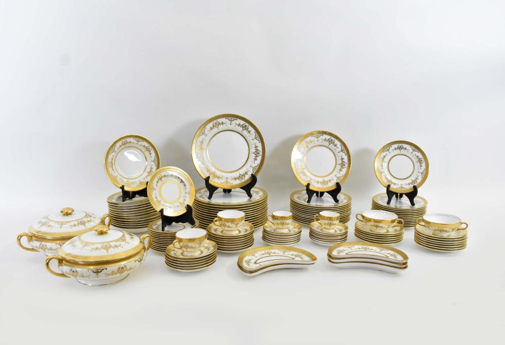 EXTENSIVE MINTON RIVERTON PORCELAIN