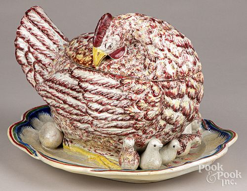 FAIENCE CHICKEN AND CHICKS