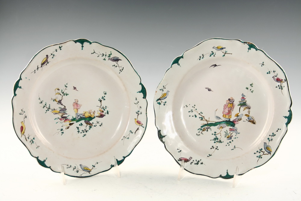 FAIENCE PLATES - Pair of