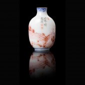 FALANGCAI GLASS SNUFF BOTTLE
Q