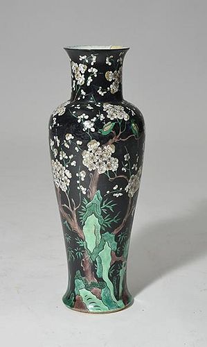 FAMILLE NOIRE VASEChinese porcelain