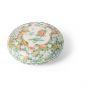 FAMILLE ROSE CIRCULAR BOX AND