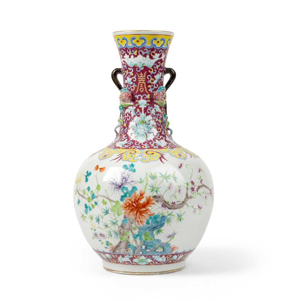 FAMILLE ROSE 'FLOWER' VASE HONGXIAN