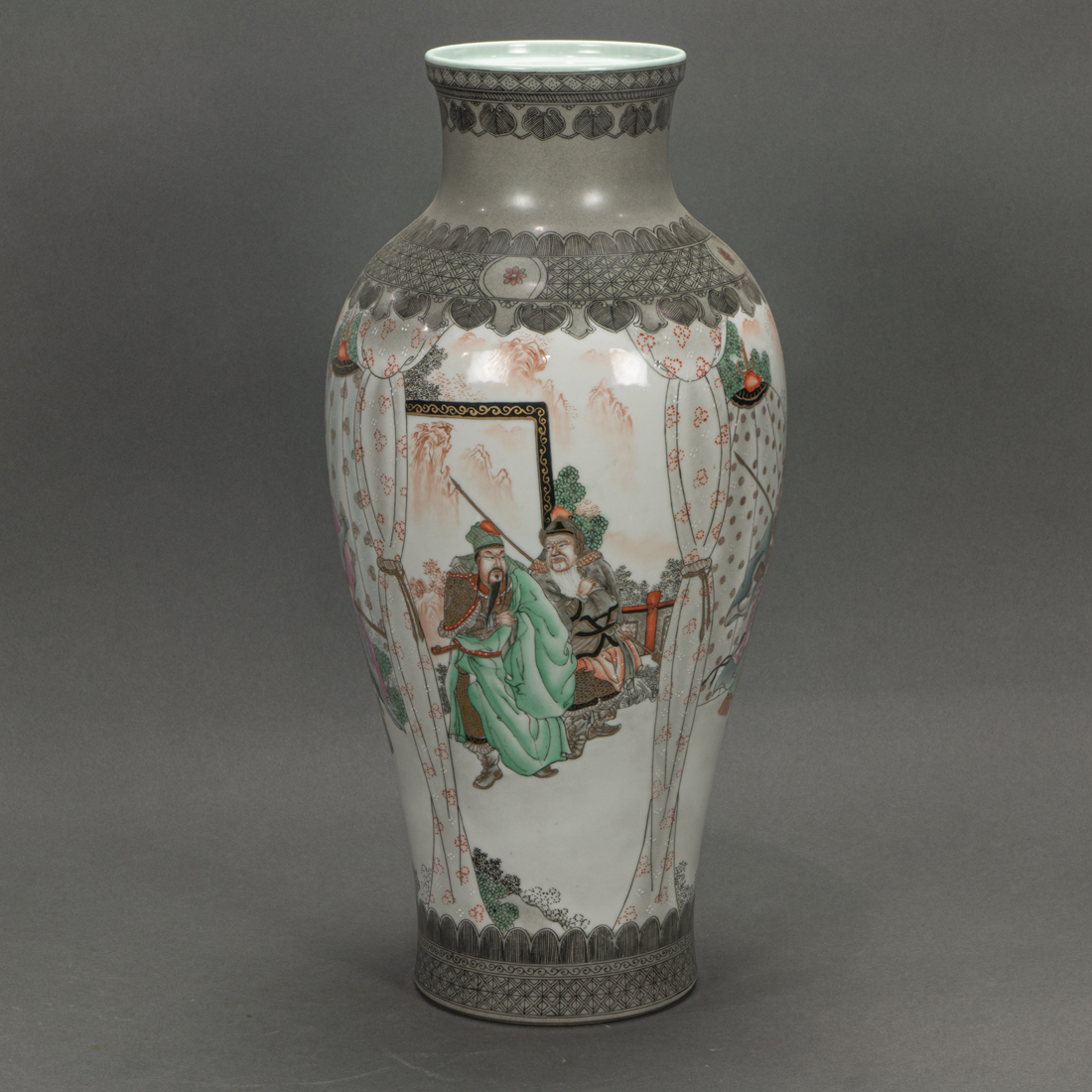 FAMILLE ROSE GRISAILLE PAINTED VASE