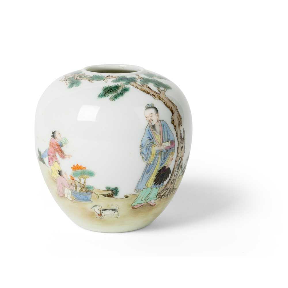 FAMILLE ROSE 'LITERATI' JAR