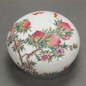 FAMILLE ROSE 'PEACH' BOX AND C