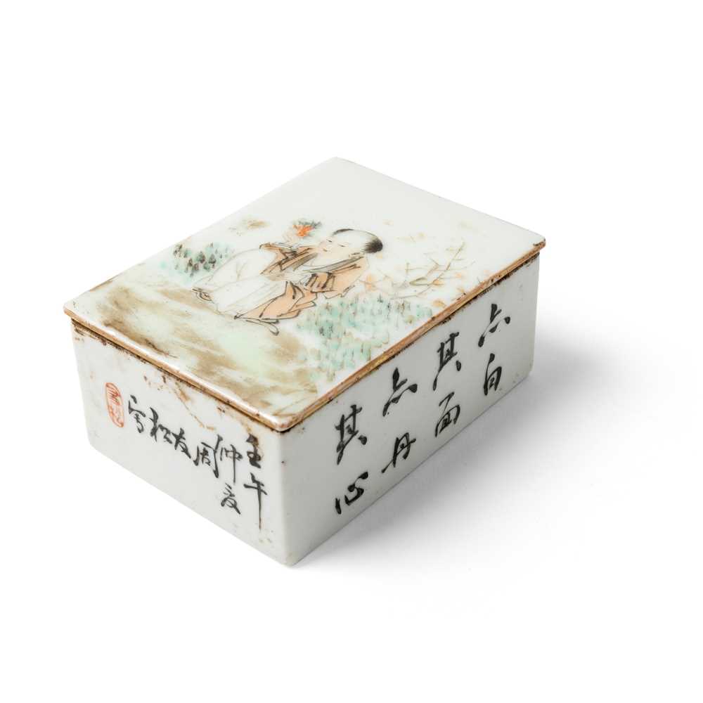 FAMILLE ROSE RECTANGULAR BOX WITH
