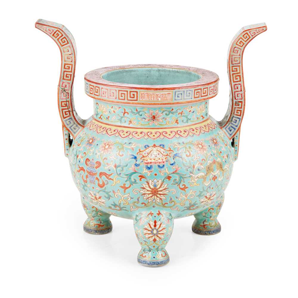 FAMILLE ROSE TRIPOD CENSER QIANLONG