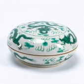 FAMILLE VERTE DRAGON MOTIF ROU