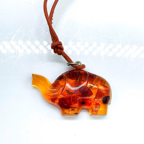 FAUX AMBER ELEPHANT PENDANT