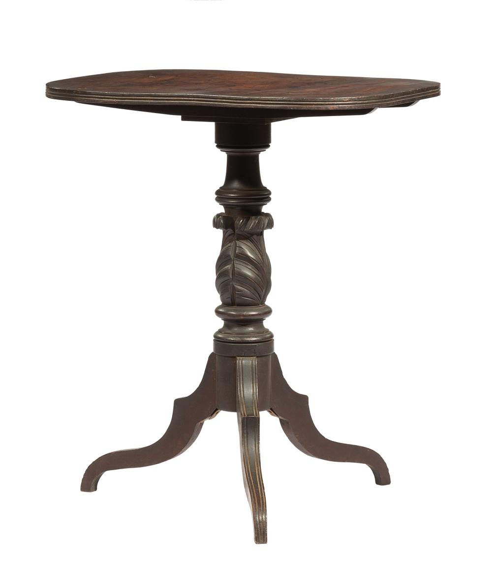 FEDERAL CARVED MAHOGANY TILT-TOP