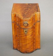 FEDERAL KNIFE BOXAn early 19th