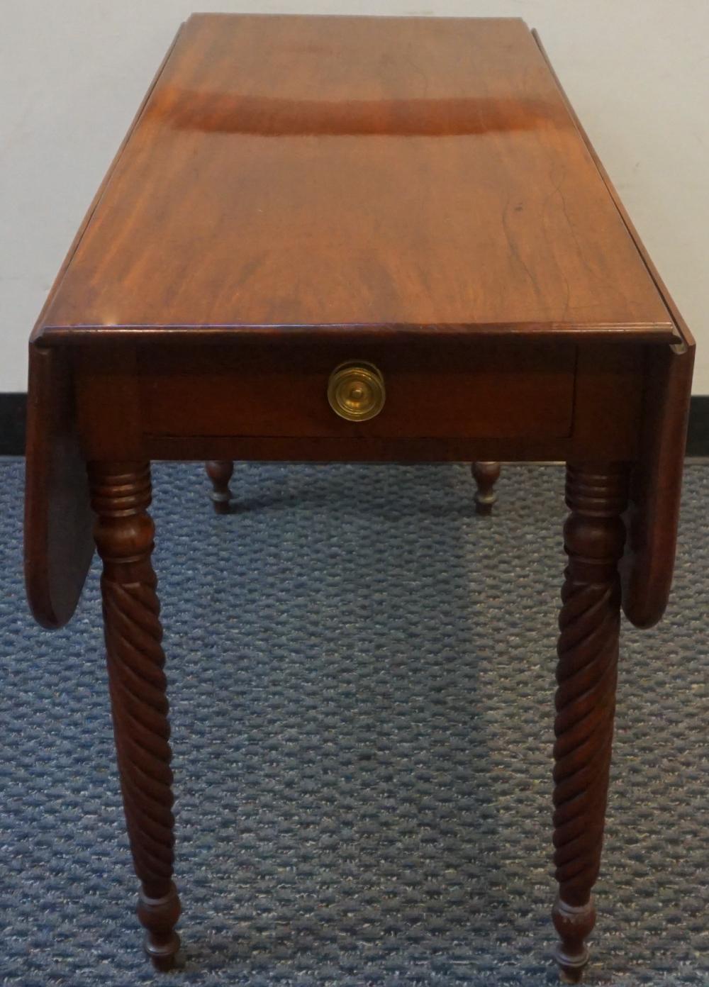 FEDERAL MAHOGANY PEMBROKE TABLE, 28