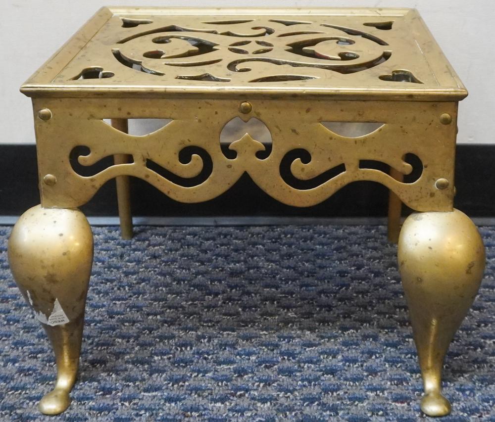 FEDERAL STYLE BRASS HEARTH BENCH/