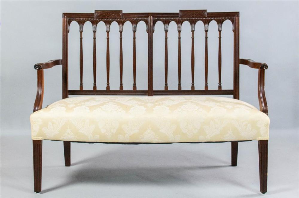 FEDERAL STYLE CARVED MAHOGANY