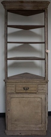 FEDERAL STYLE DISTRESSED PAINT