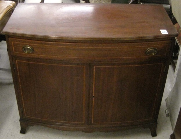 FEDERAL STYLE MAHOGANY BOW-FRONT