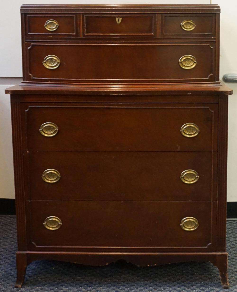 FEDERAL STYLE MAHOGANY CHEST OF