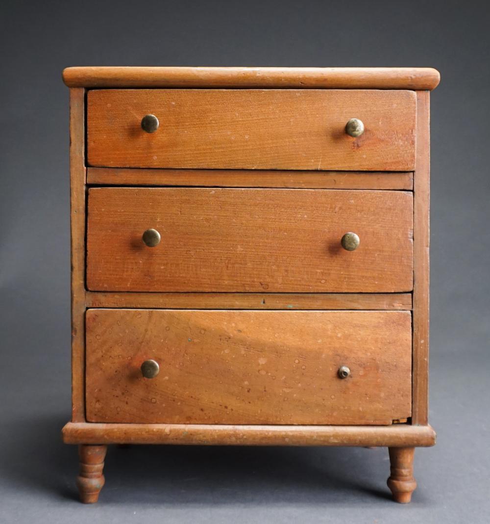 FEDERAL STYLE MAHOGANY DIMINUTIVE