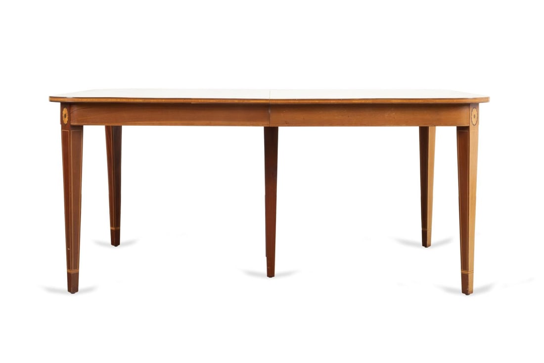 FEDERAL STYLE MAHOGANY DINING TABLE