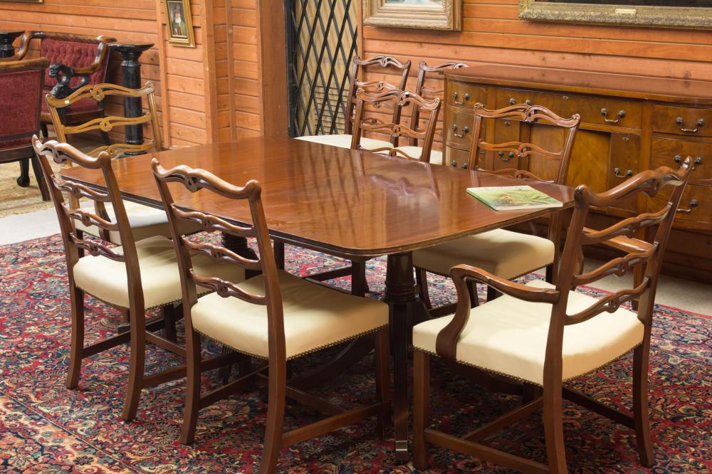 FEDERAL-STYLE MAHOGANY DINING TABLE