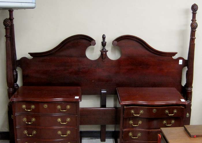 FEDERAL STYLE MAHOGANY KING BED