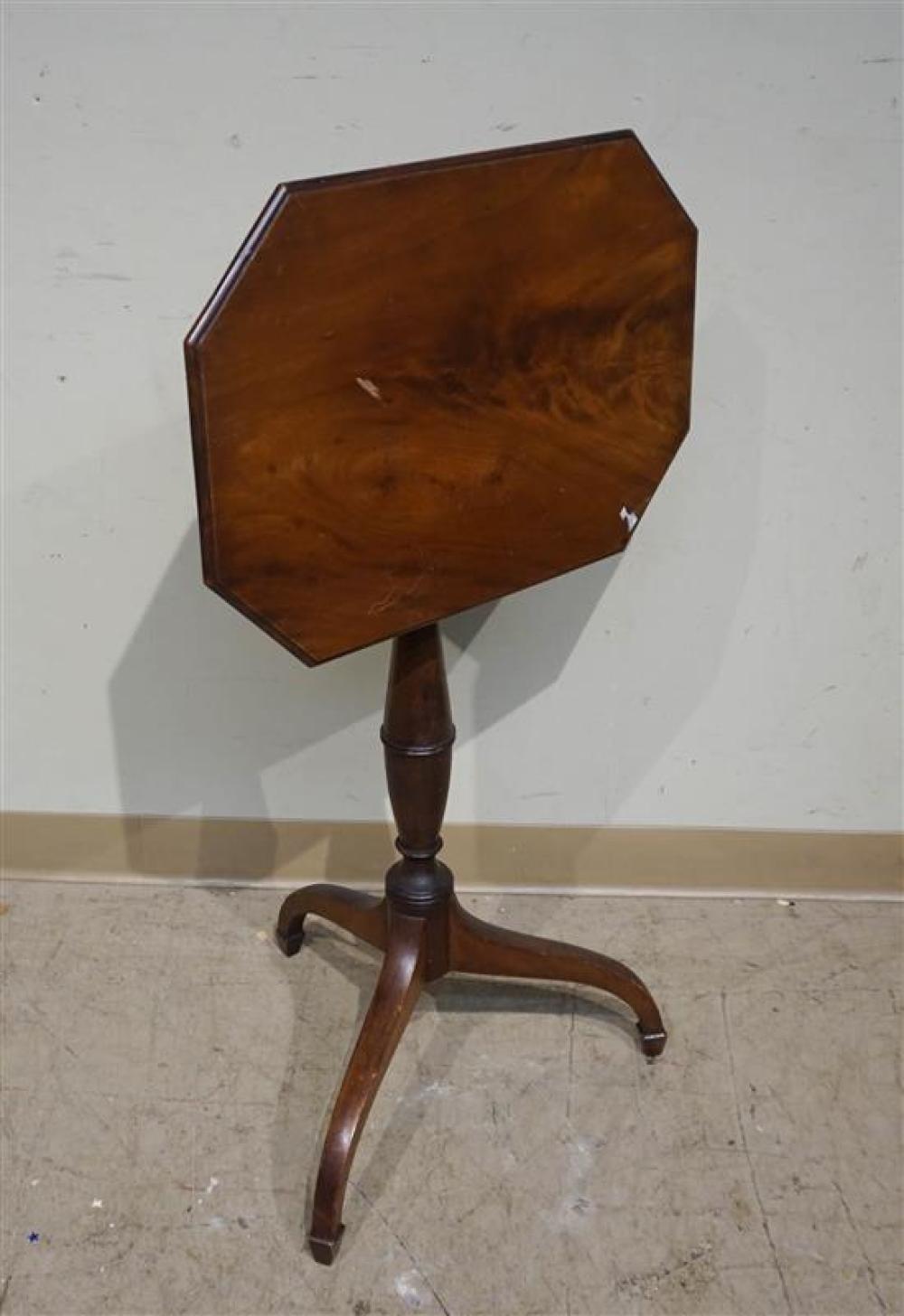 FEDERAL STYLE MAHOGANY OCTAGONAL