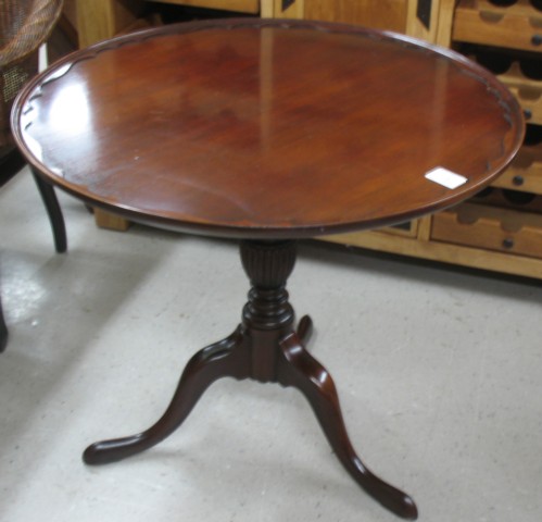 FEDERAL STYLE MAHOGANY TRIPOD TEA